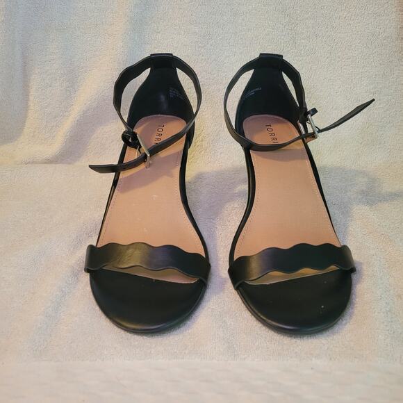 Torrid Black Faux Suede Ankle Strap Stiletto Heel Pumps Peep Toe Size 9W - Picture 2 of 11